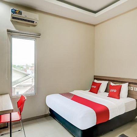 Oyo 90986 Hotel Srikandi Adisucipto Kalasan Luaran gambar