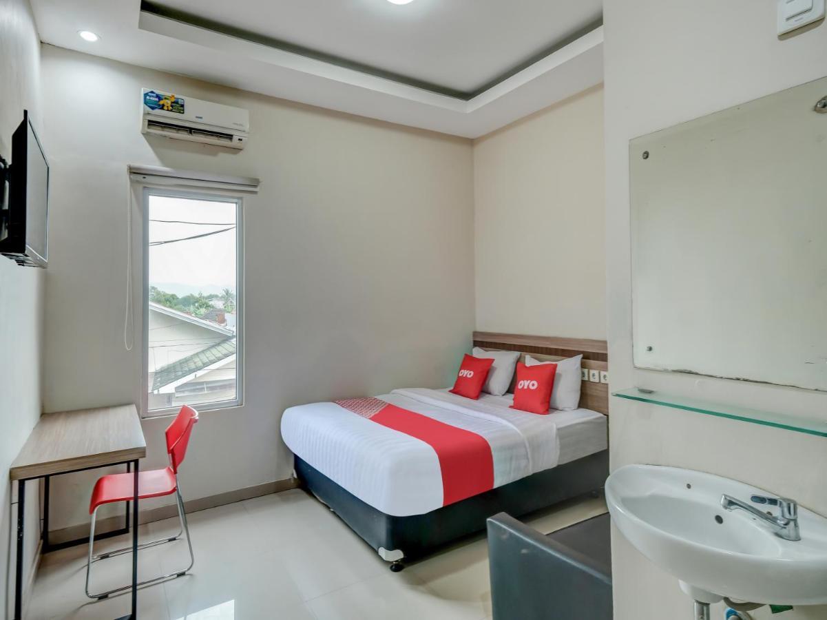 Oyo 90986 Hotel Srikandi Adisucipto Kalasan Luaran gambar