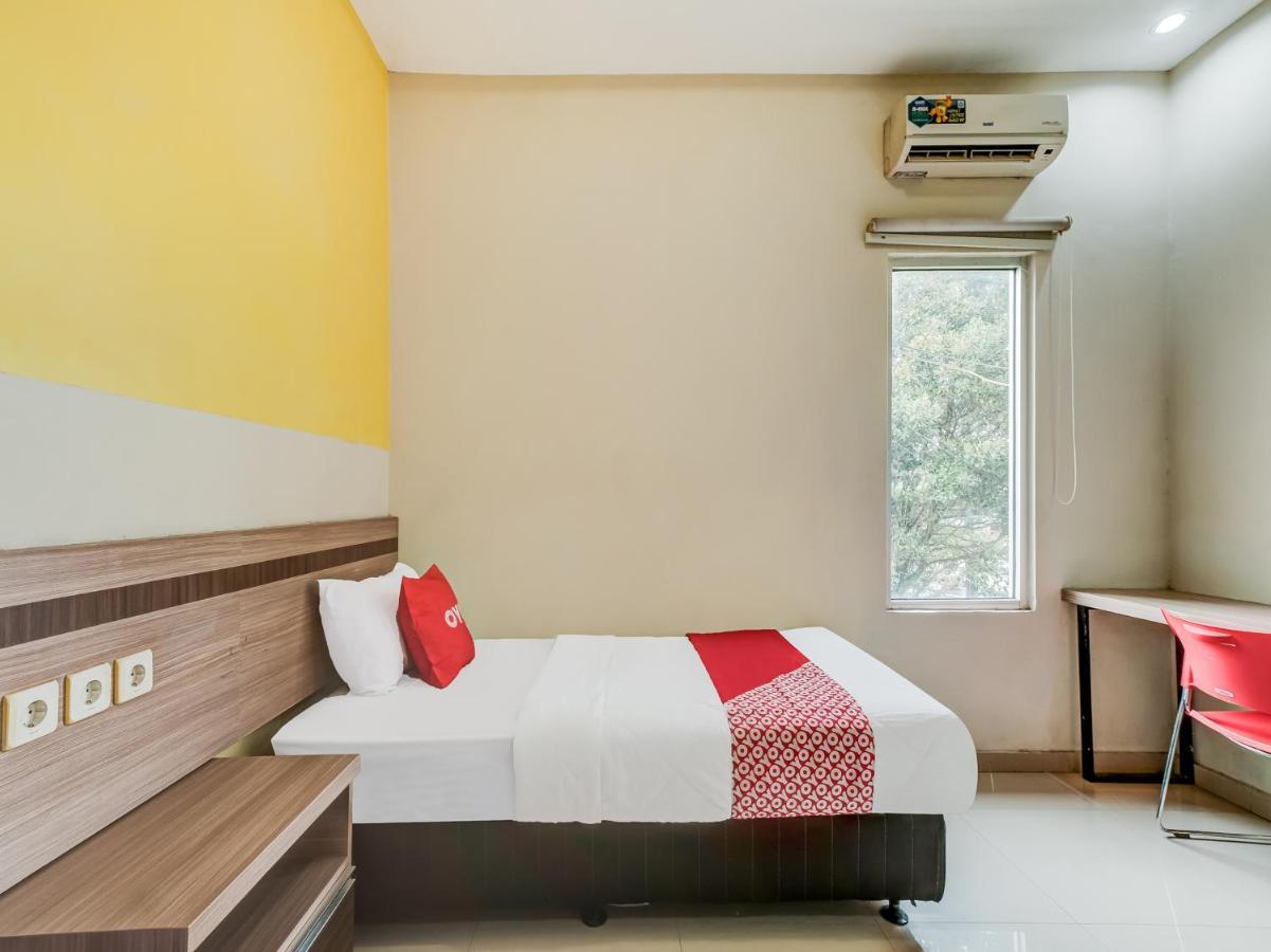 Oyo 90986 Hotel Srikandi Adisucipto Kalasan Luaran gambar