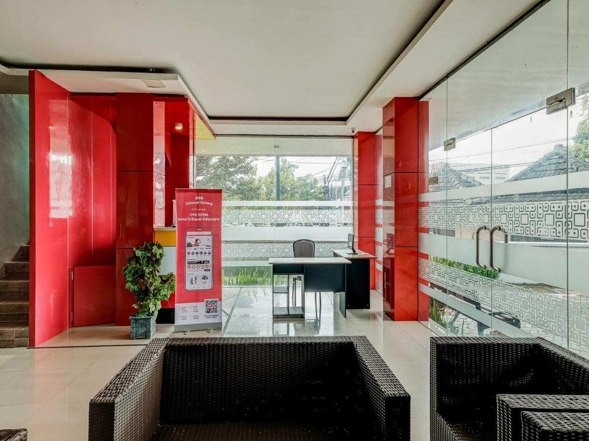 Oyo 90986 Hotel Srikandi Adisucipto Kalasan Luaran gambar