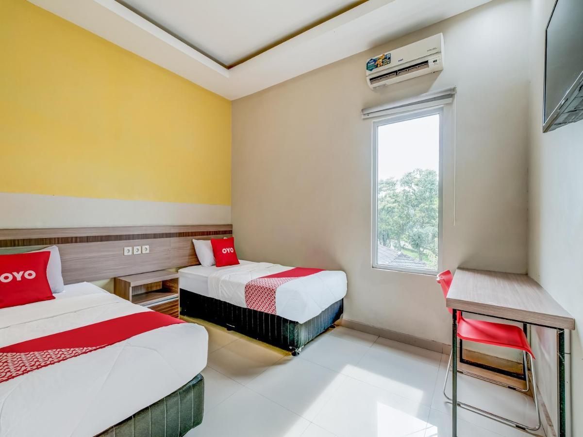 Oyo 90986 Hotel Srikandi Adisucipto Kalasan Luaran gambar