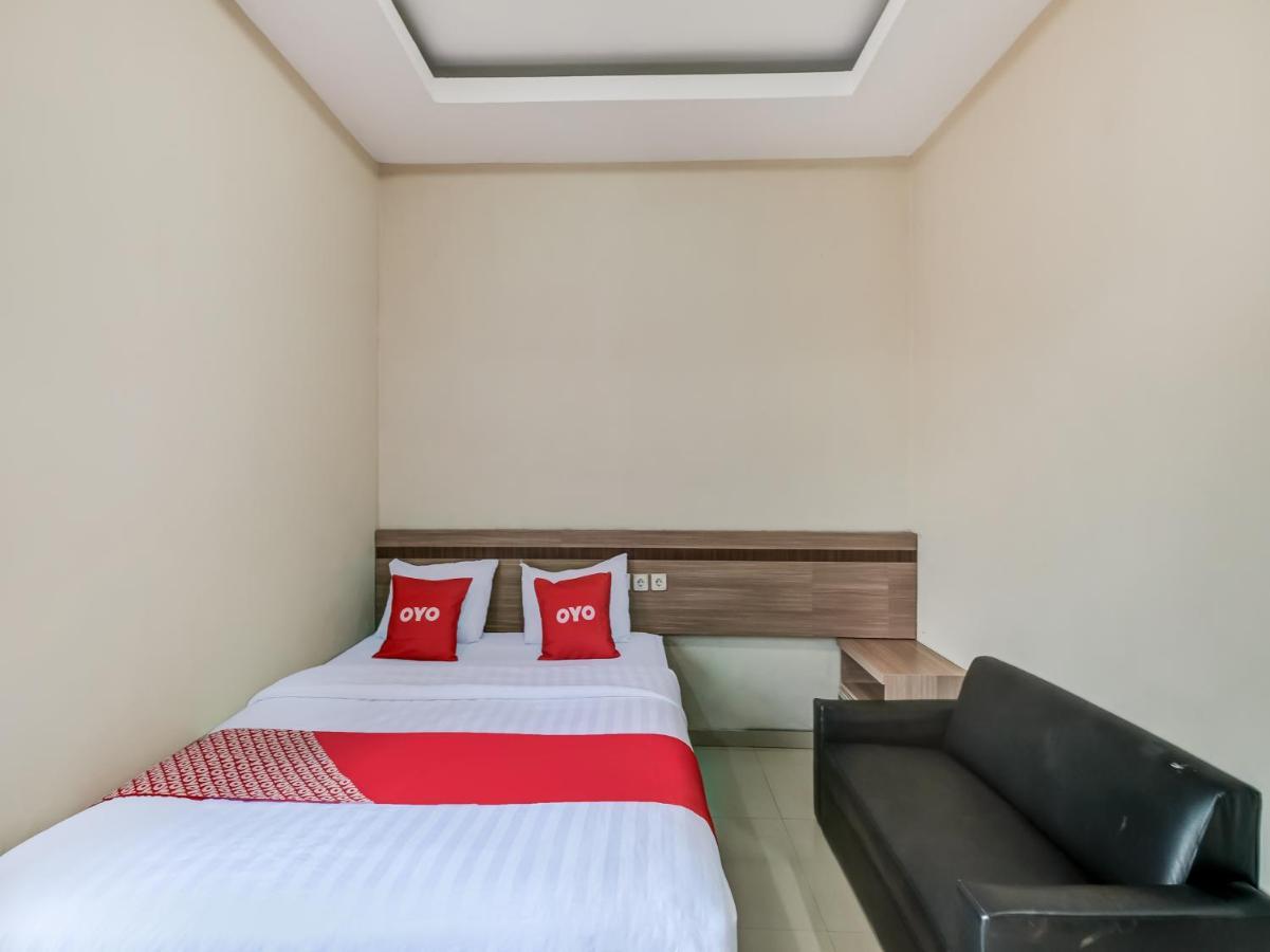 Oyo 90986 Hotel Srikandi Adisucipto Kalasan Luaran gambar