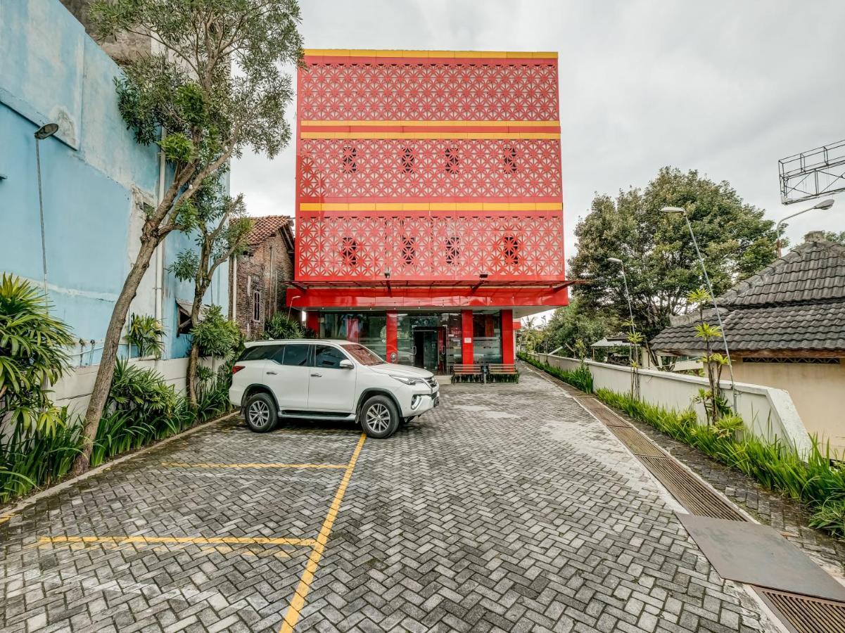 Oyo 90986 Hotel Srikandi Adisucipto Kalasan Luaran gambar
