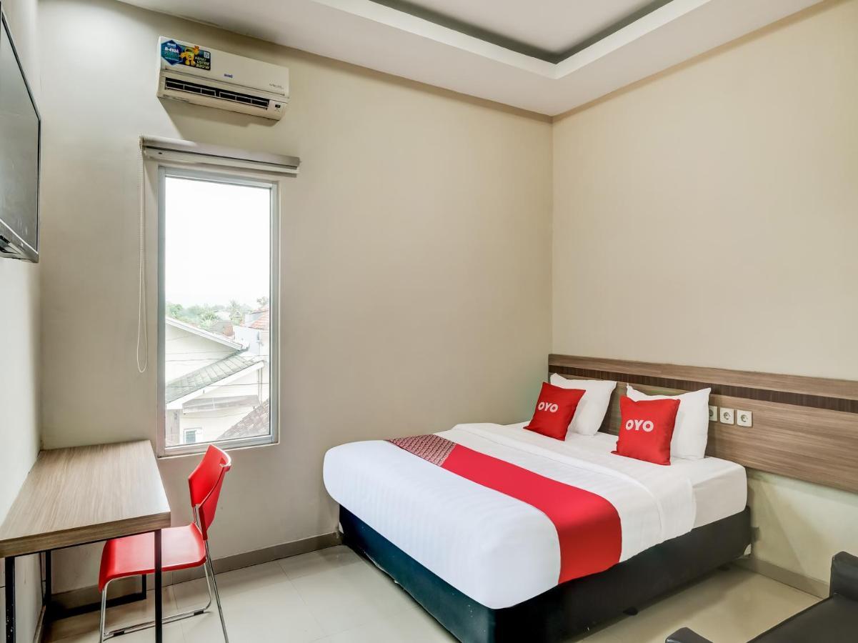 Oyo 90986 Hotel Srikandi Adisucipto Kalasan Luaran gambar